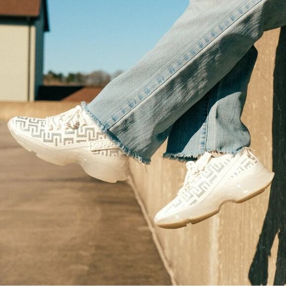 Steve Madden Maxima Rhinestone Sneakers Chunky Knit Low Top White/Silver Size 10 - Picture 1 of 11